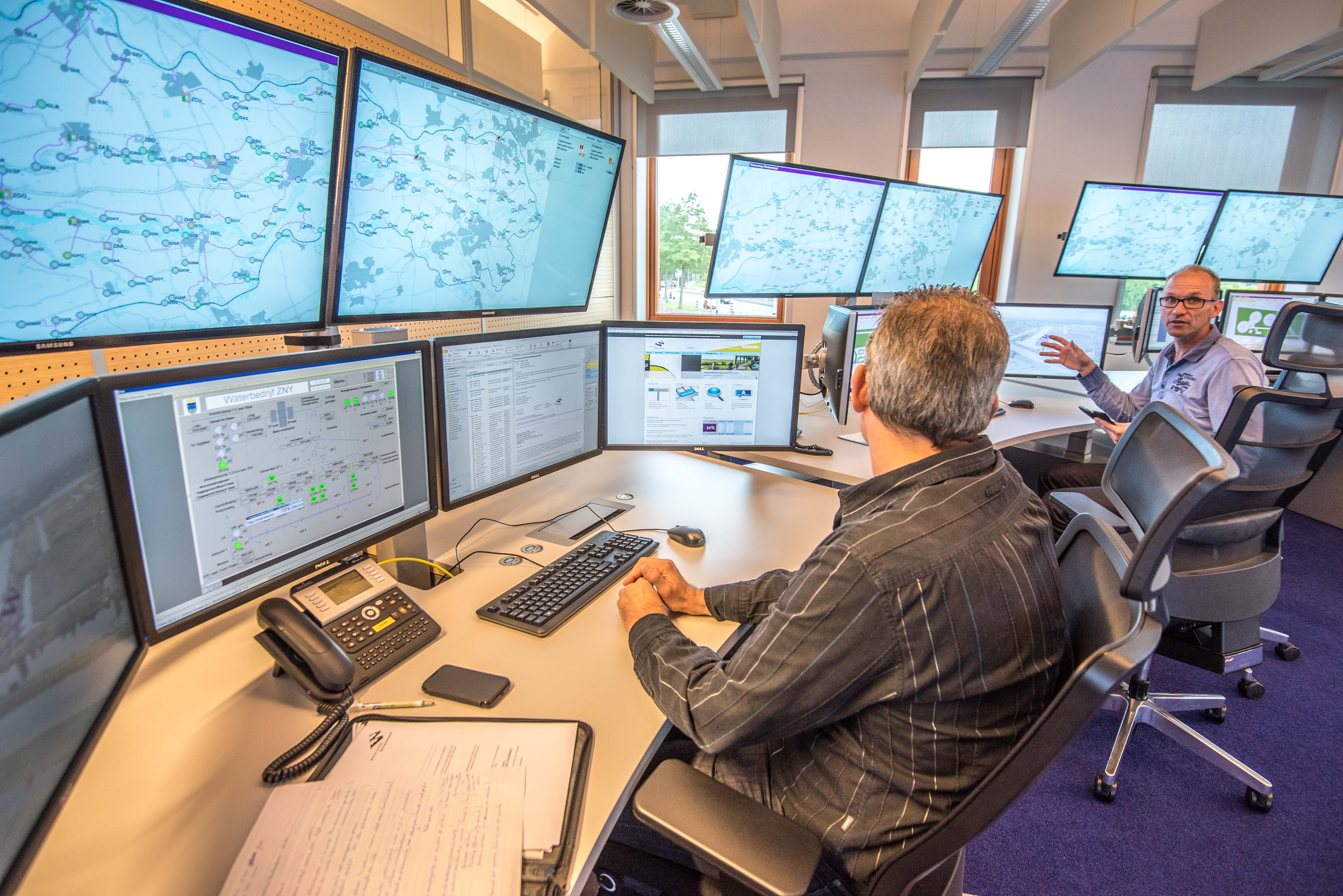 Bij de waterhuishouding speelt netwerktechnologie een belangrijke rol voor de communicatie tussen alle apparatuur in het veld en de regelkamer van het Waterschap.